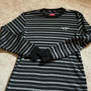 Men’s Medium Supreme Crewneck